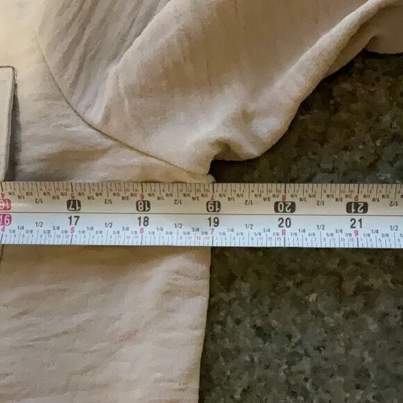 NWT Calvin Klein Tan Button Down Shirt Lightweight Safari Style Women S V-Neck - Picture 7 of 8